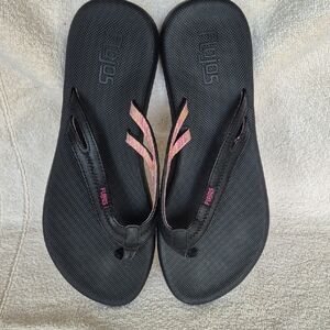Flojos Black Flip-flops Women's Size 8. Almost New!